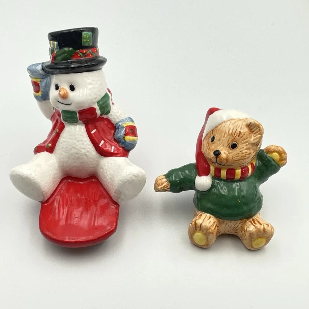 Vintage 1998 FIGI Graphics Sledding Snowman Teddy Bear Figurine‎ Christmas